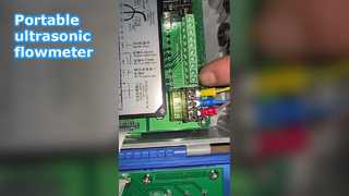 Portable ultrasonic flowmeter